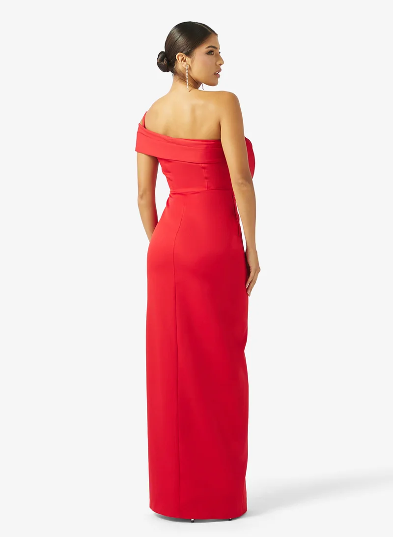 ايرا فستان بكتف مكشوف وشق جانبي